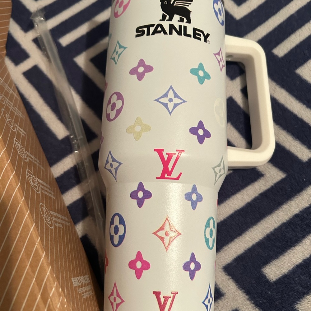 Stanley White Tumbler with Multicolor Pattern - Picture 2 of 9